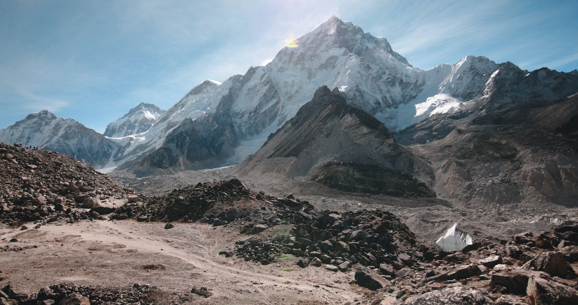 Can a beginner in trekking can trek to Everest base camp and Gokyo Lake?